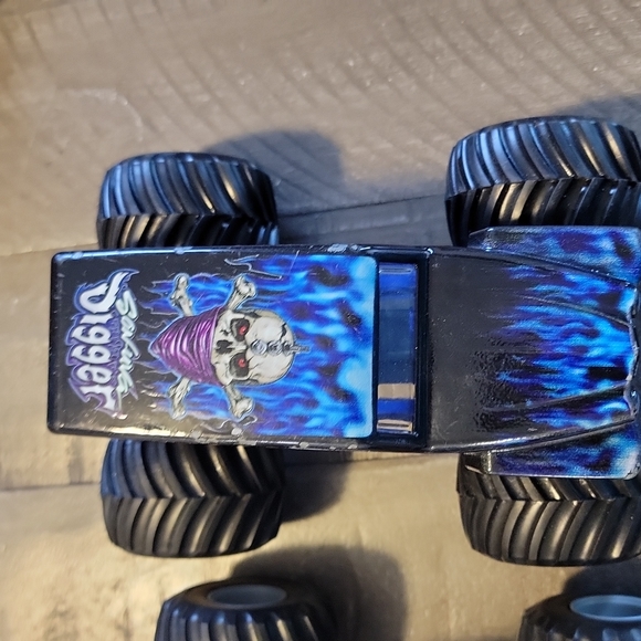 2 Master jam trucks - Picture 7 of 11